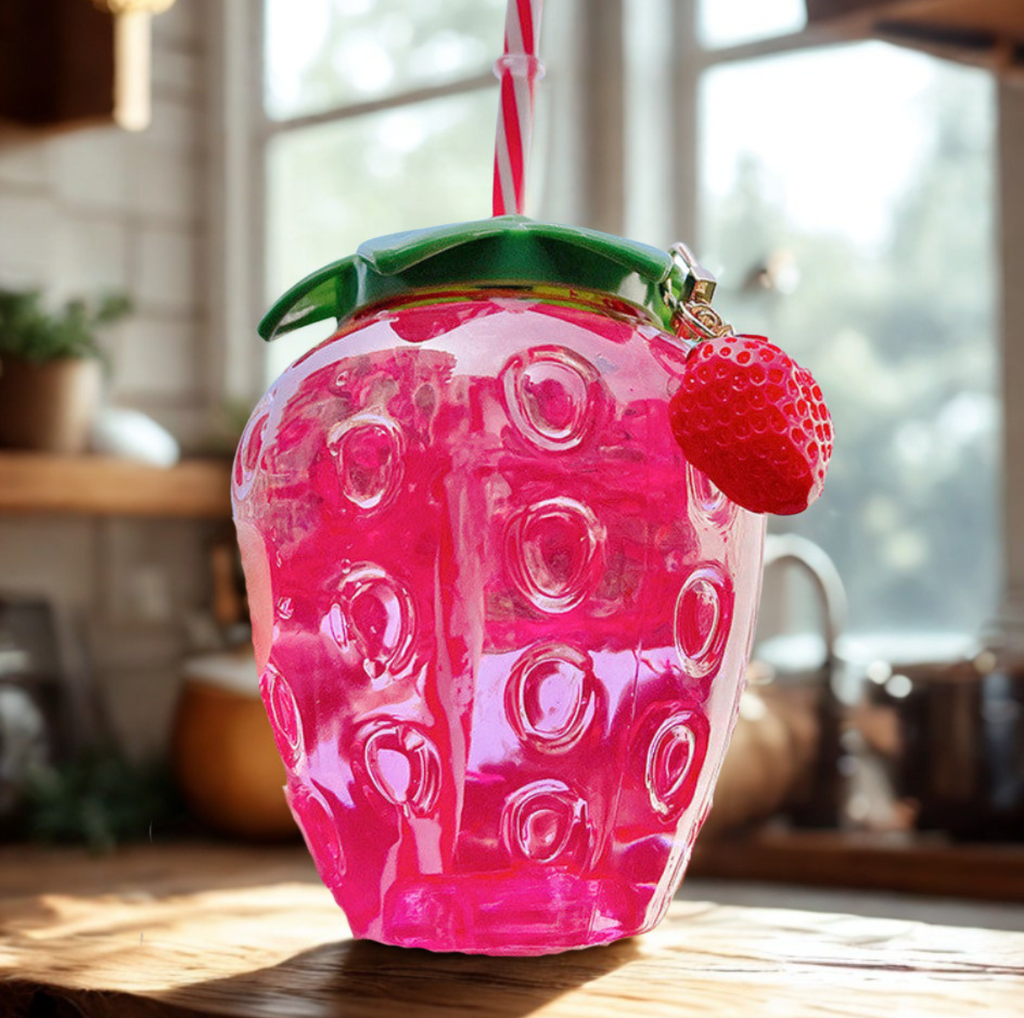 Gourde Fraise Kawaii 500ml avec Paille et Breloque